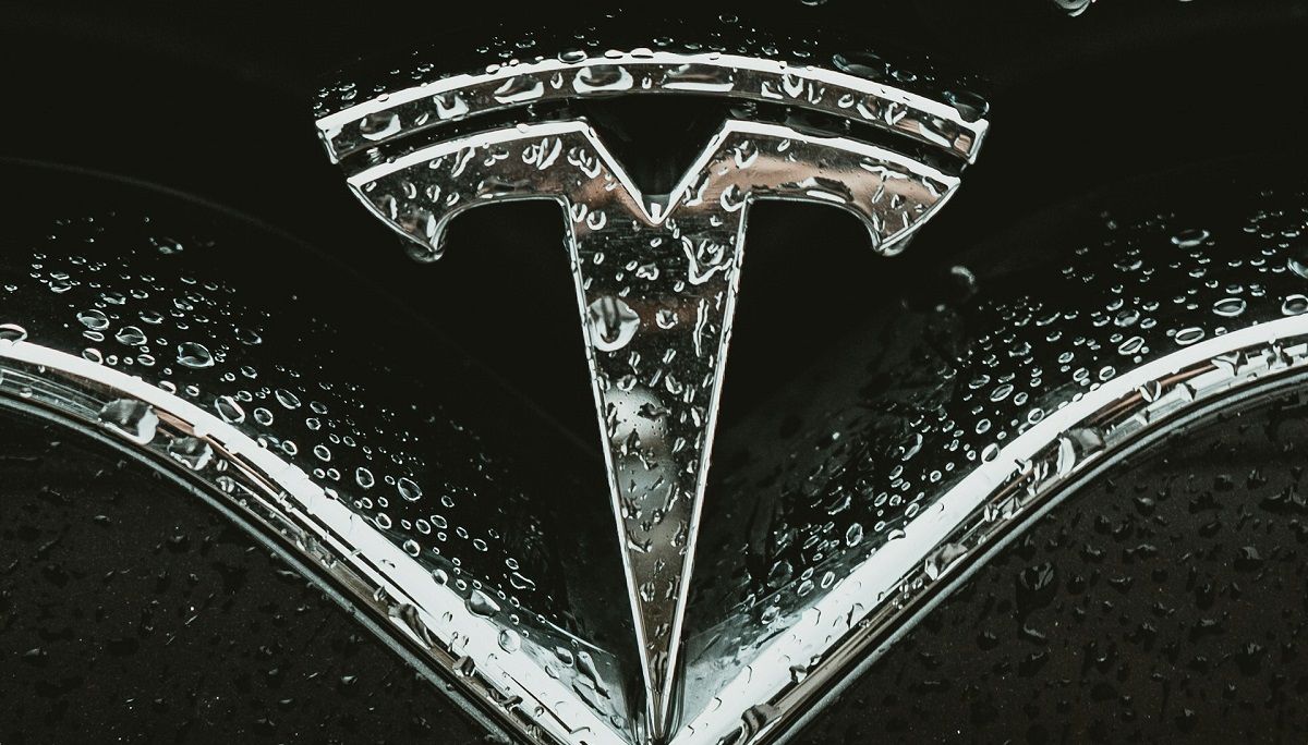 Tesla Robotaxi заметили в очередном инциденте Tesla Robotaxi заметили в очередном инциденте