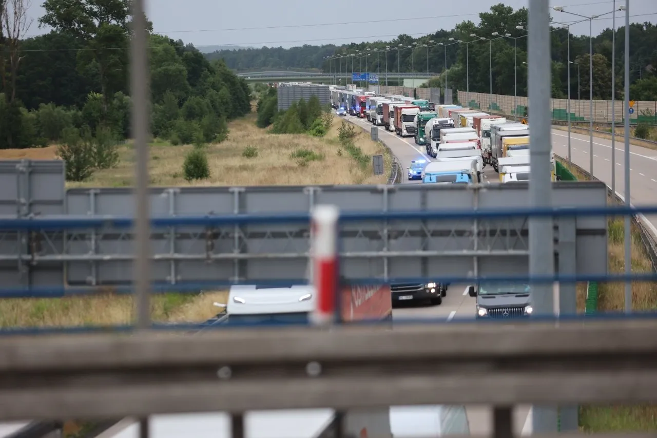 Очереди на границе Германии и Польши Очереди на границе Германии и Польши