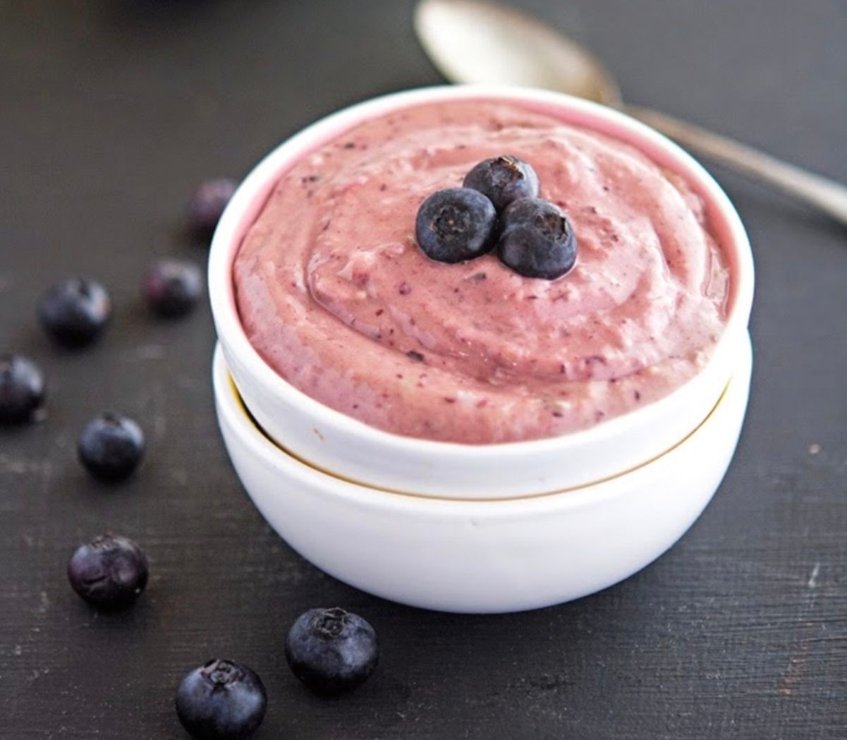 Пудинг из черники, авокадо и чиа Пудинг из черники, авокадо и чиа