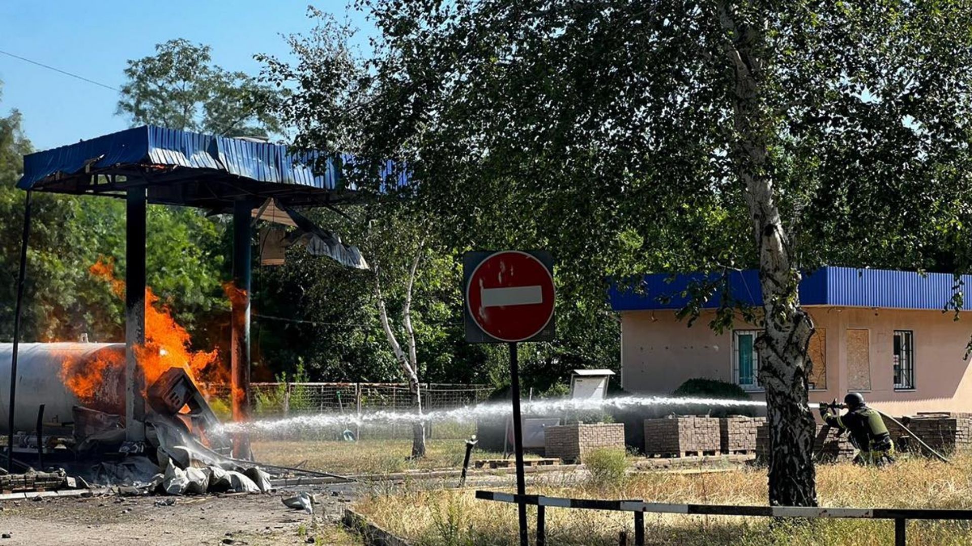 Російський FPV-дрон поцілив у АЗС у Марганці 8 липня 2025 року Російський FPV-дрон поцілив у АЗС у Марганці 8 липня 2025 року