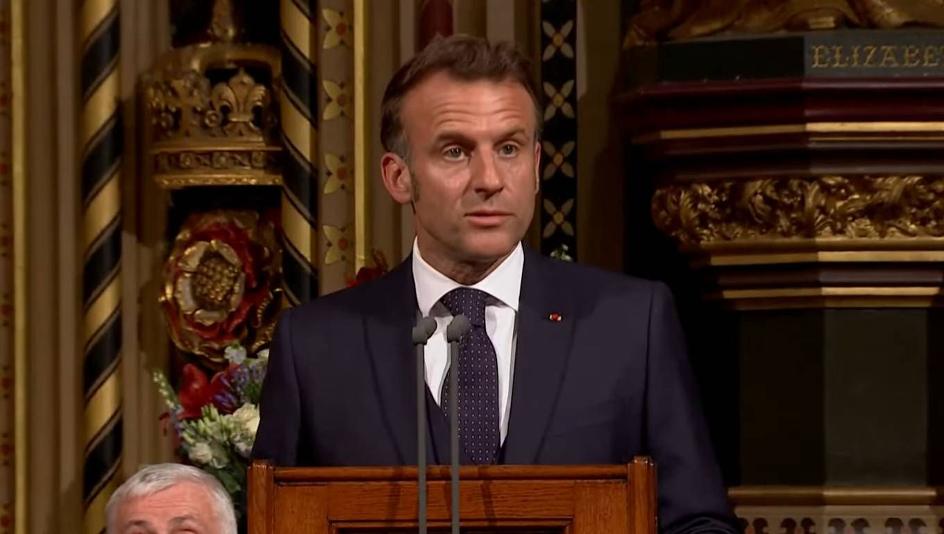 Макрон пообещал быть с Украиной Макрон пообещал быть с Украиной