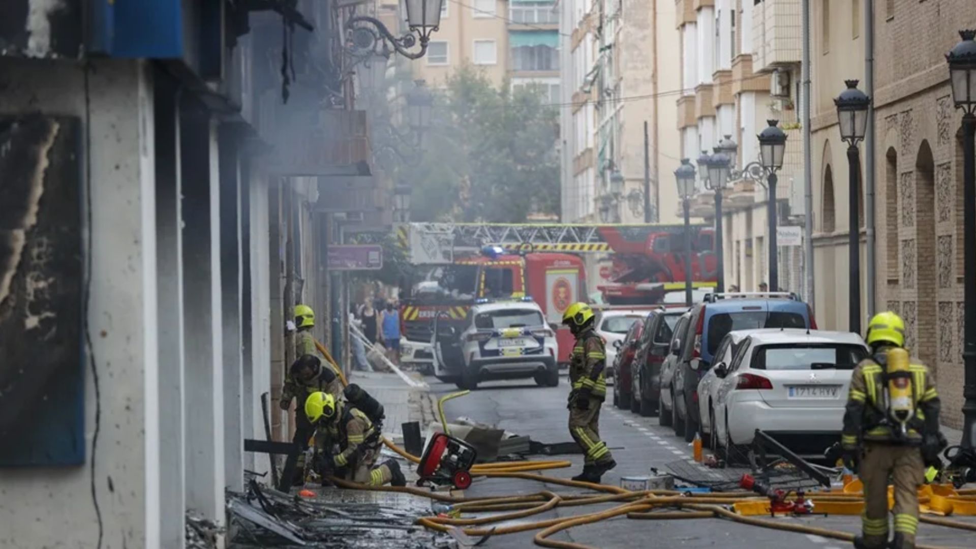 В Валенсии вспыхнул пожар в жилом доме В Валенсии вспыхнул пожар в жилом доме