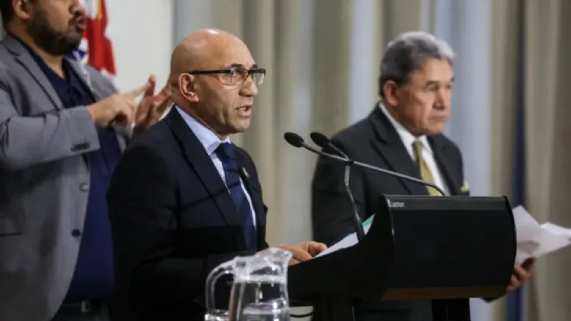 Рон Марк приезжает в Украину и поддерживает военных