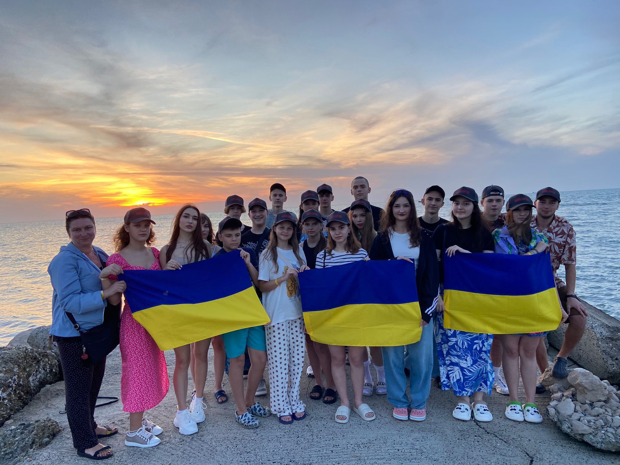 Крім боротьби на фронті: "Азов" організовує відпочинок дітей військовослужбовців у різних країнах - 24 Канал Крім боротьби на фронті: "Азов" організовує відпочинок дітей військовослужбовців у різних країнах - 24 Канал