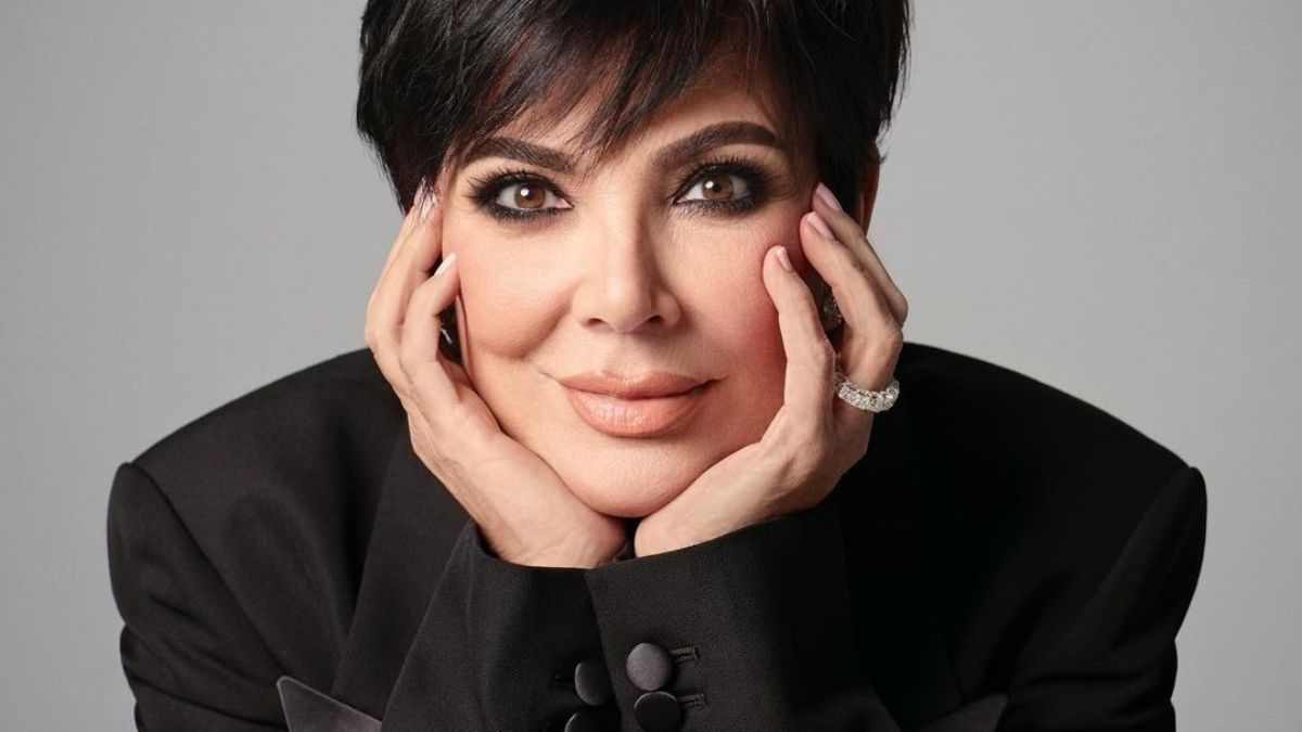 Крис Дженнер добавляет роскошный серебряный акцент в свою гостиную самым неожиданным способом - Дизайн 24 Крис Дженнер добавляет роскошный серебряный акцент в свою гостиную самым неожиданным способом - Дизайн 24