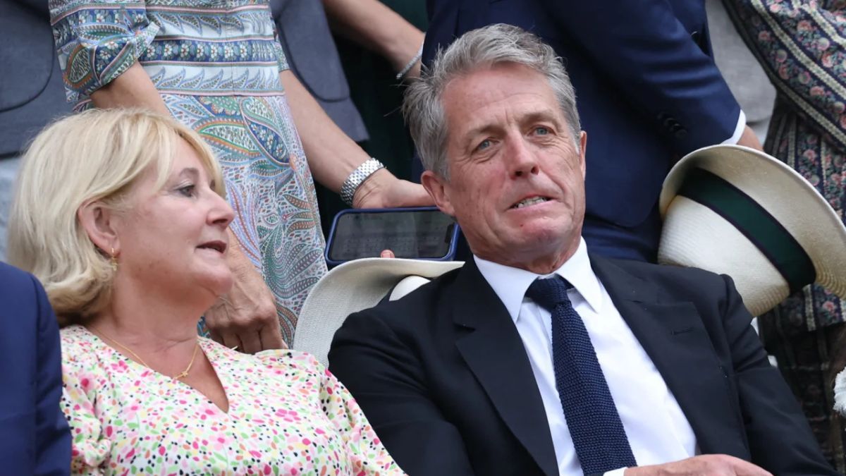 Г'ю Ґрант на тенісному турнірі 