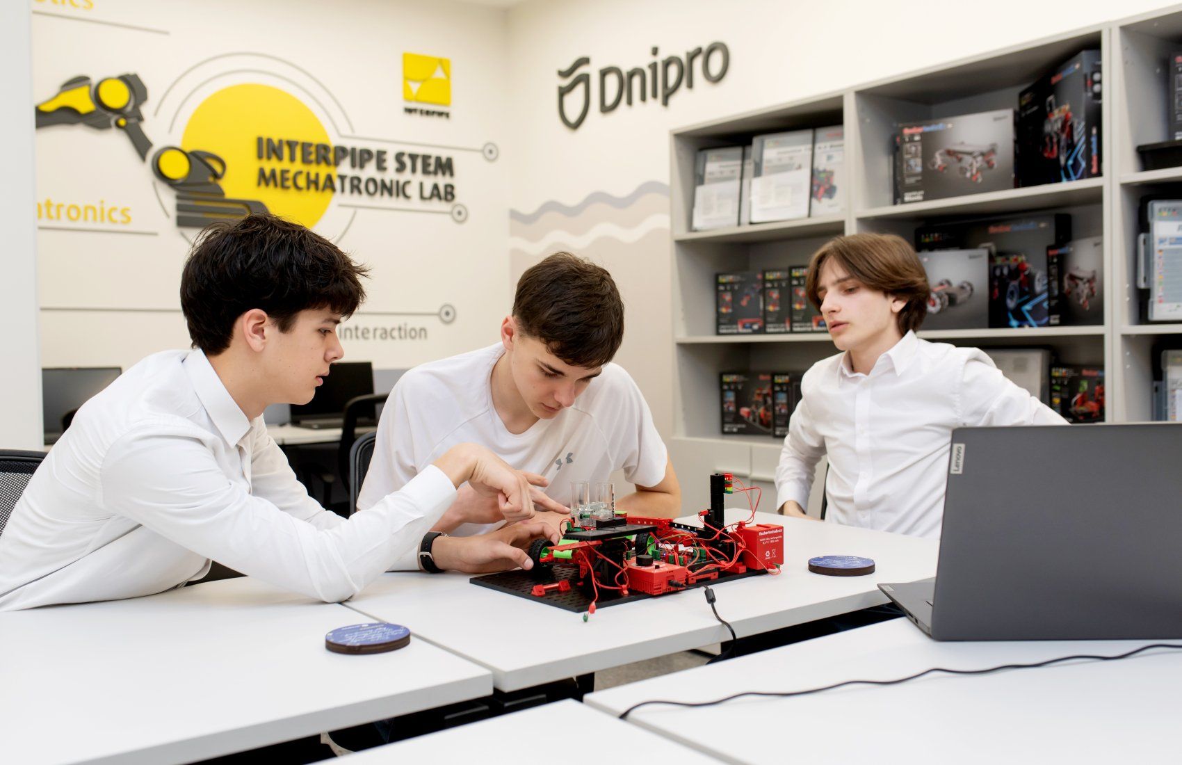 От школ до вузов: как "Интерпайп" Пинчука развивает техническое образование - 24 Канал От школ до вузов: как "Интерпайп" Пинчука развивает техническое образование - 24 Канал