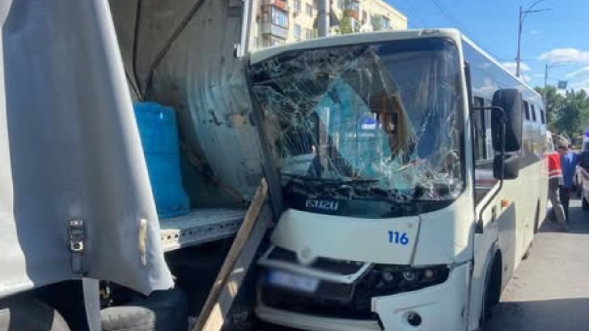 ДТП за участі маршрутки та вантажівки ДТП за участі маршрутки та вантажівки