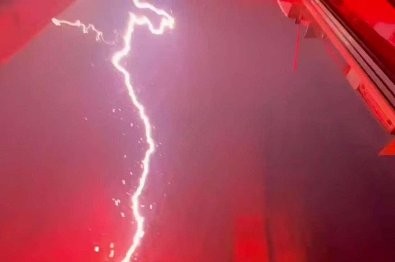 У Дніпрі зафіксували блискавку - 24 Канал У Дніпрі зафіксували блискавку - 24 Канал