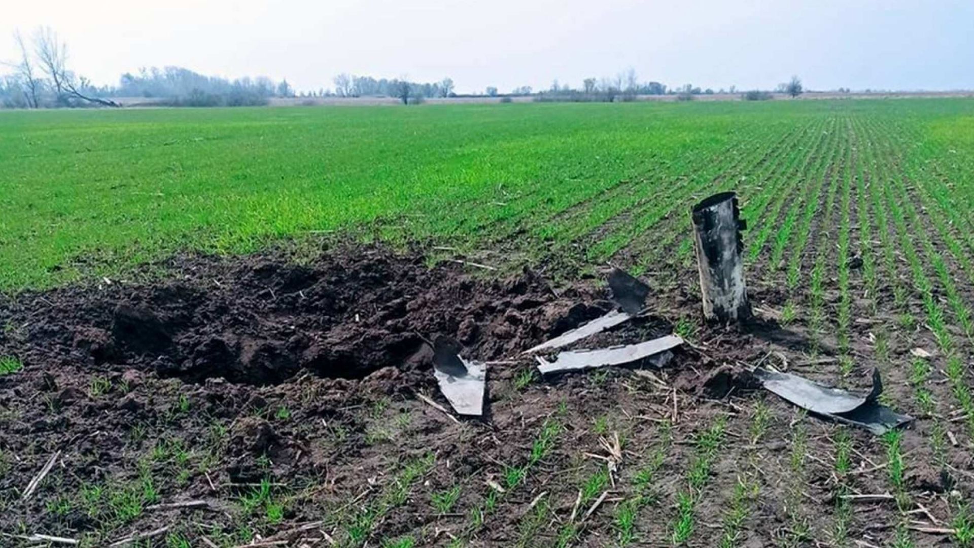 На полях Львовского района обнаружили обломки БпЛА и ракет на полях Львовского района