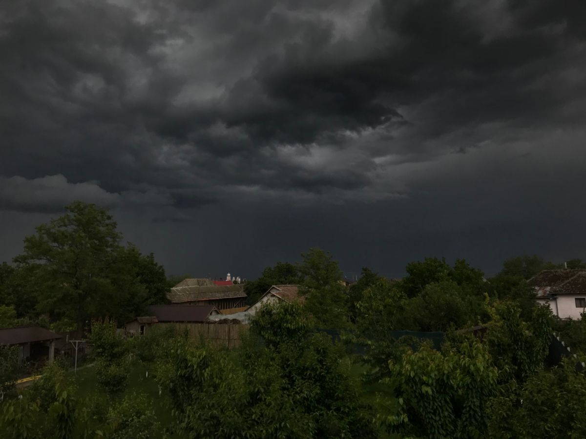 Буревій на Полтавщині пошкодив інфраструктуру Буревій на Полтавщині пошкодив інфраструктуру