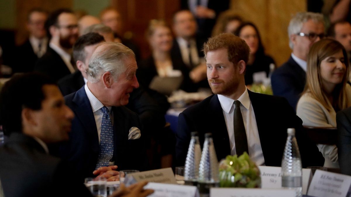 Король Чарльз III та принц Гаррі Король Чарльз III та принц Гаррі