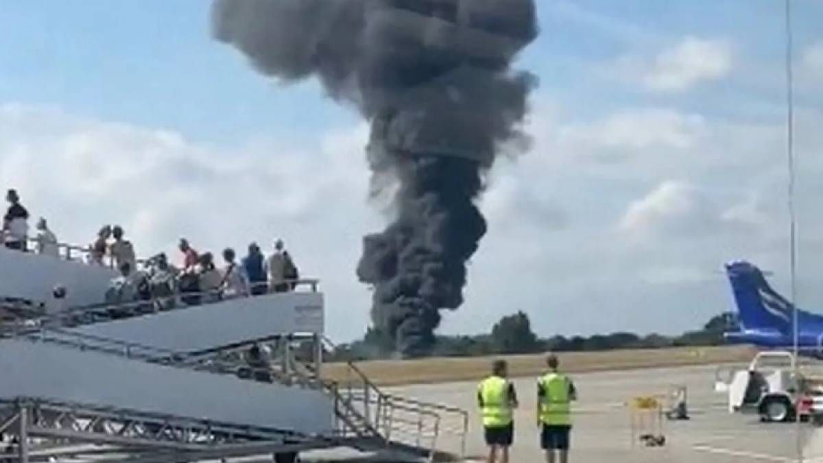 У Лондоні розбився літак медичної евакуації