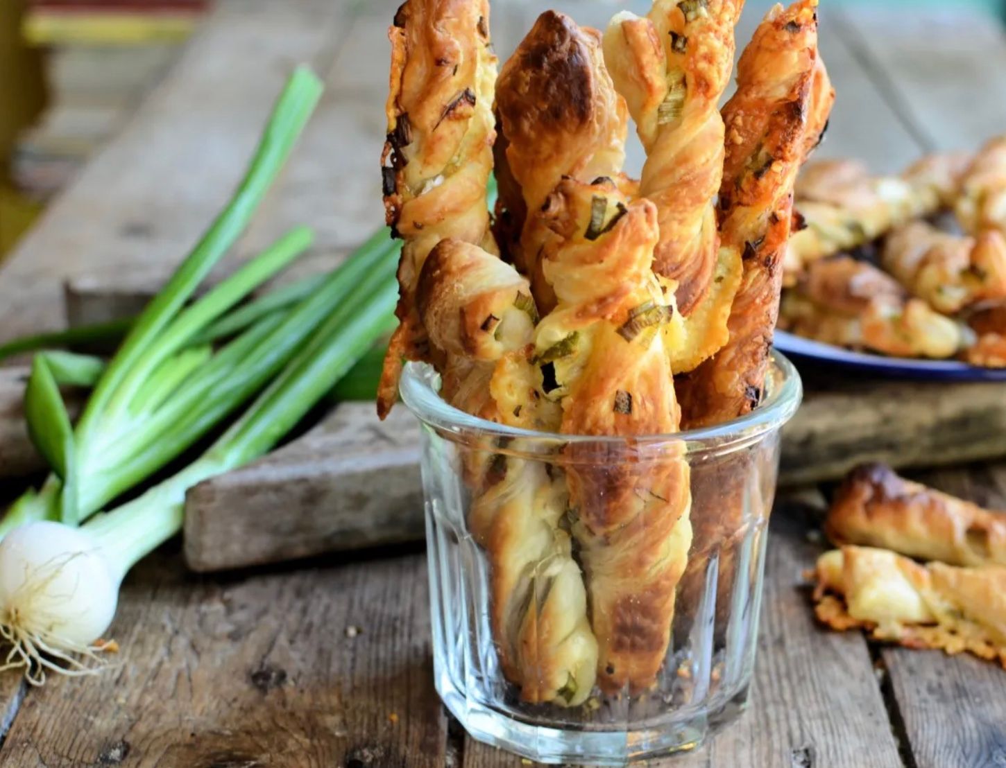 Палочки с сыром и луком Палочки с сыром и луком