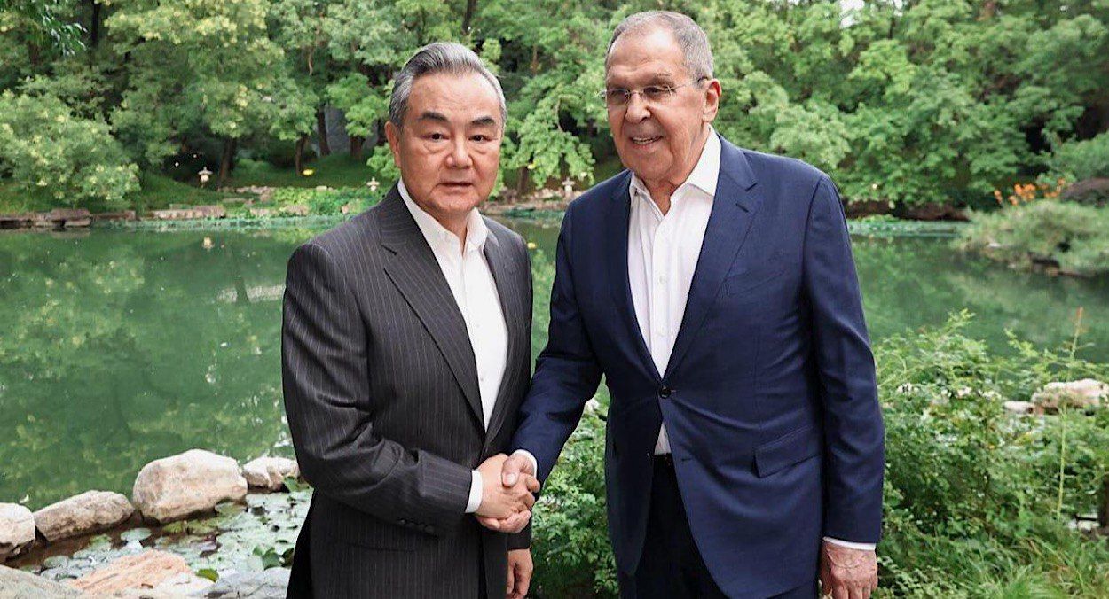 Лавров и Ван И провели переговоры Лавров и Ван И провели переговоры