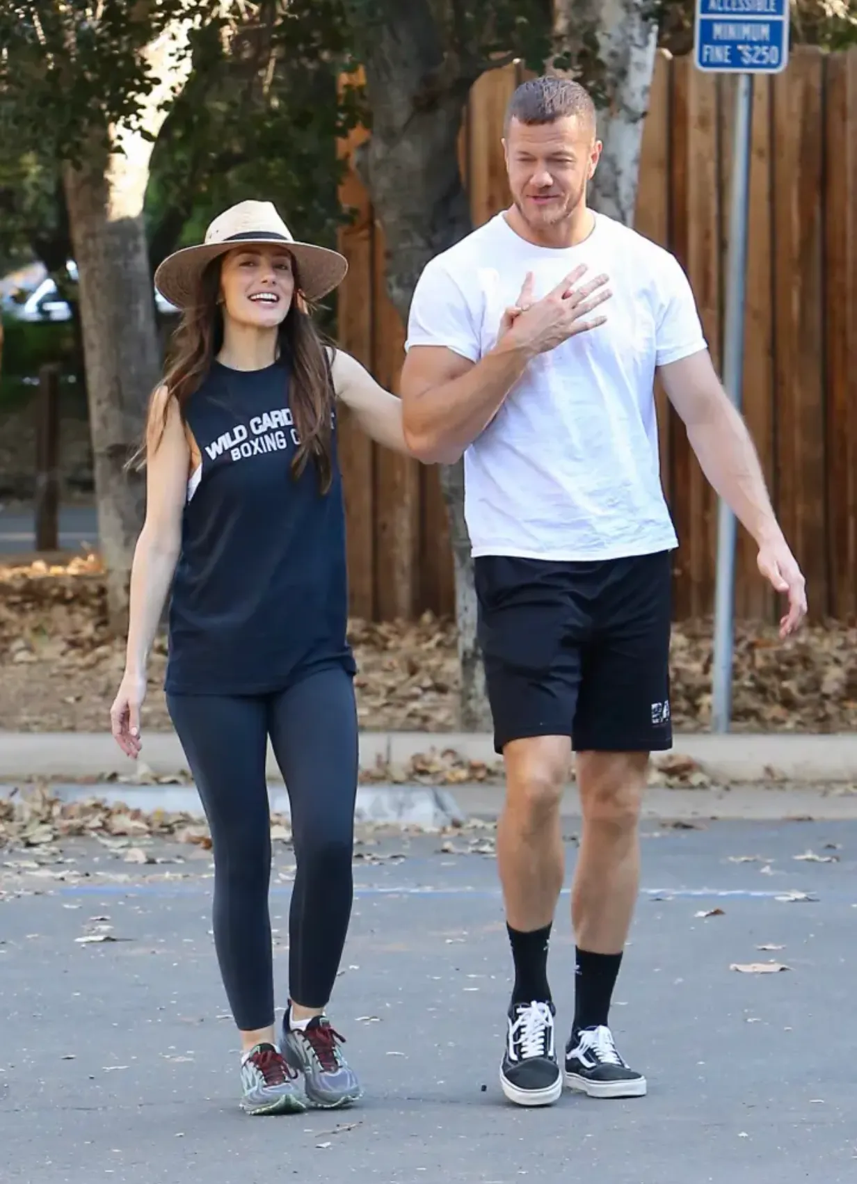 Ден Рейнольдс з Мінкою Келлі Ден Рейнольдс з Мінкою Келлі