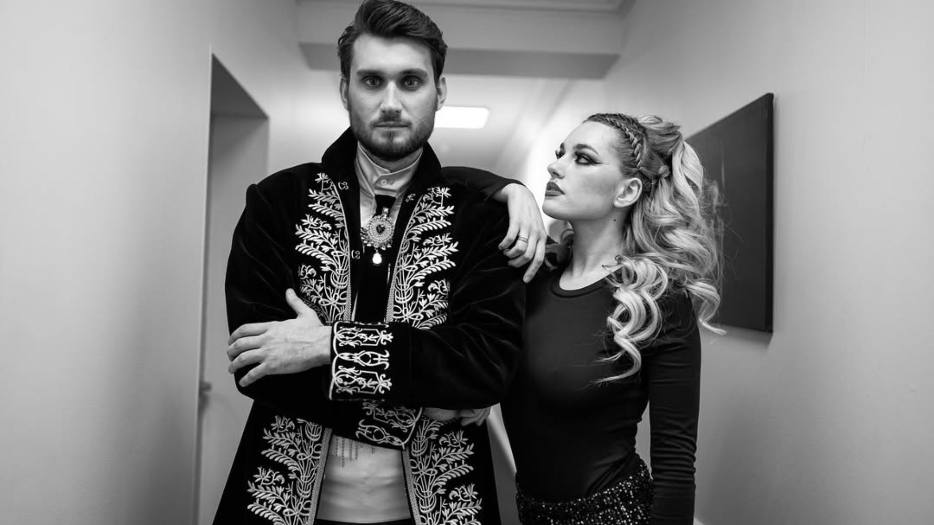 Вони разом ще зі школи: як виглядає дружина соліста хору "Гомін" Вадима Яценка - Show24 Вони разом ще зі школи: як виглядає дружина соліста хору "Гомін" Вадима Яценка - Show24