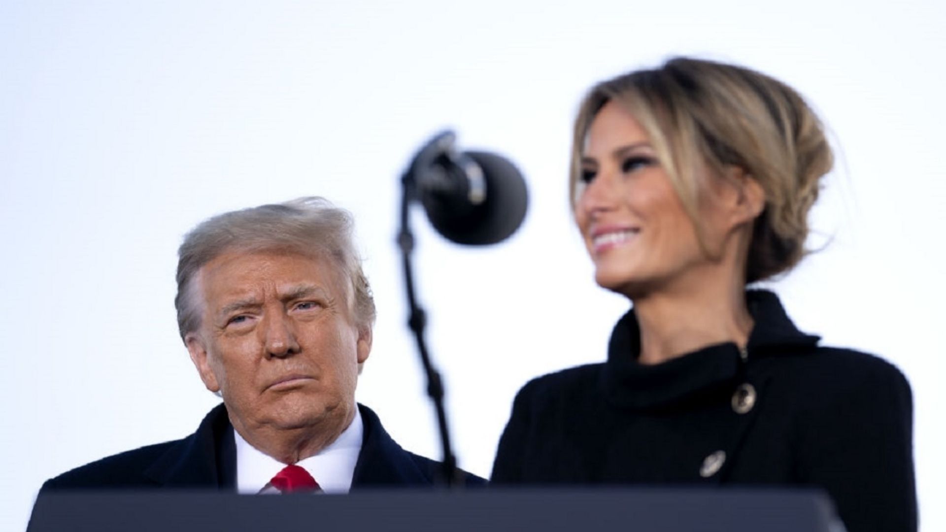 Дружина Трампа розповідає йому про обстріли України Дружина Трампа розповідає йому про обстріли України