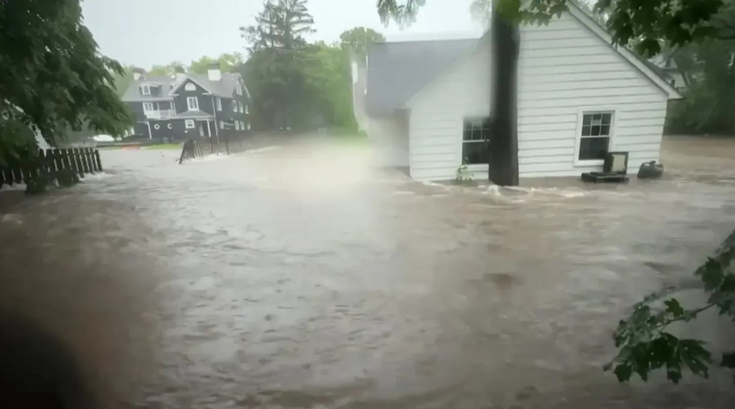 затоплений будинок затоплений будинок