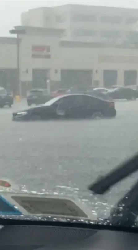 затоплена парковка затоплена парковка