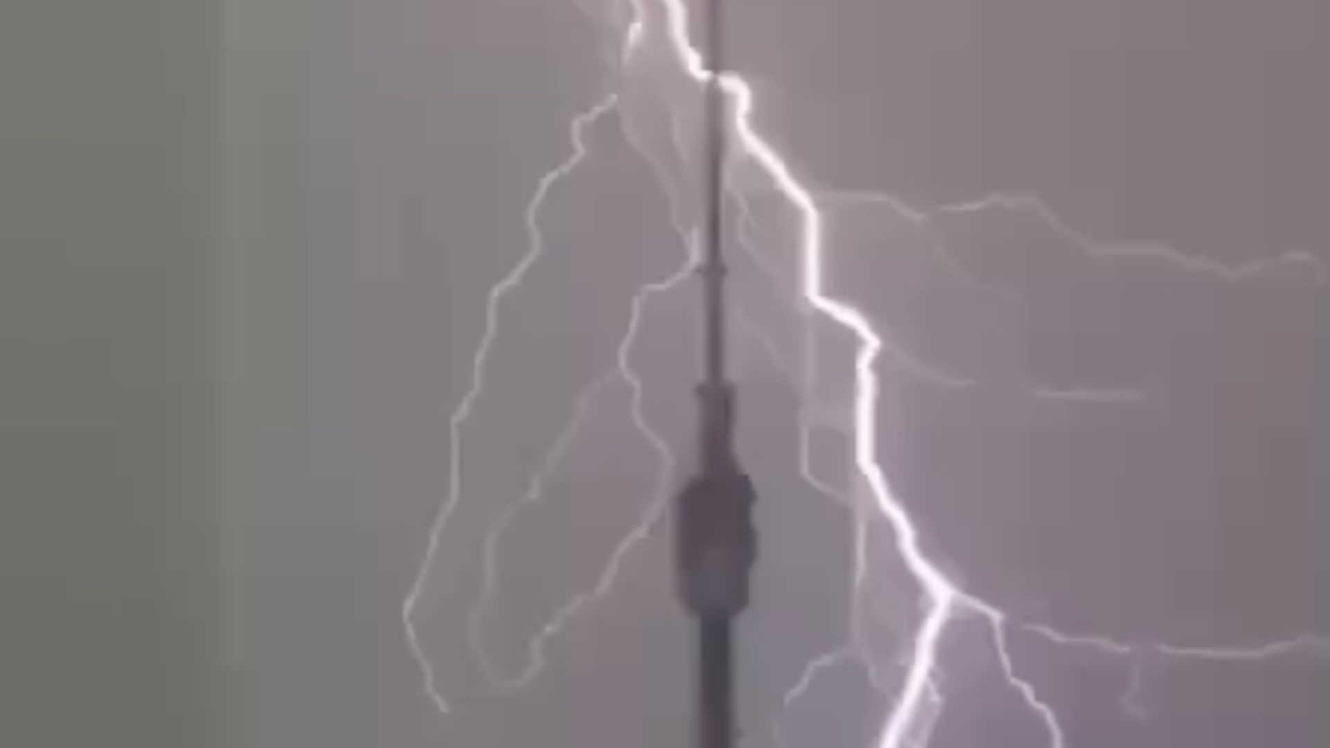 Молния попала в башню Останкино - 24 Канал Молния попала в башню Останкино - 24 Канал