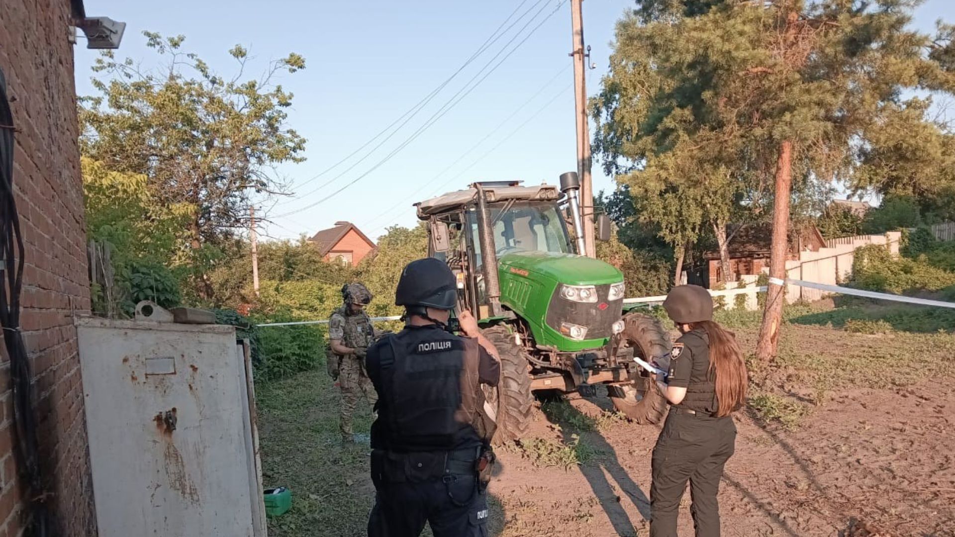 Полиция работает на месте удара в Сумах Полиция работает на месте удара в Сумах