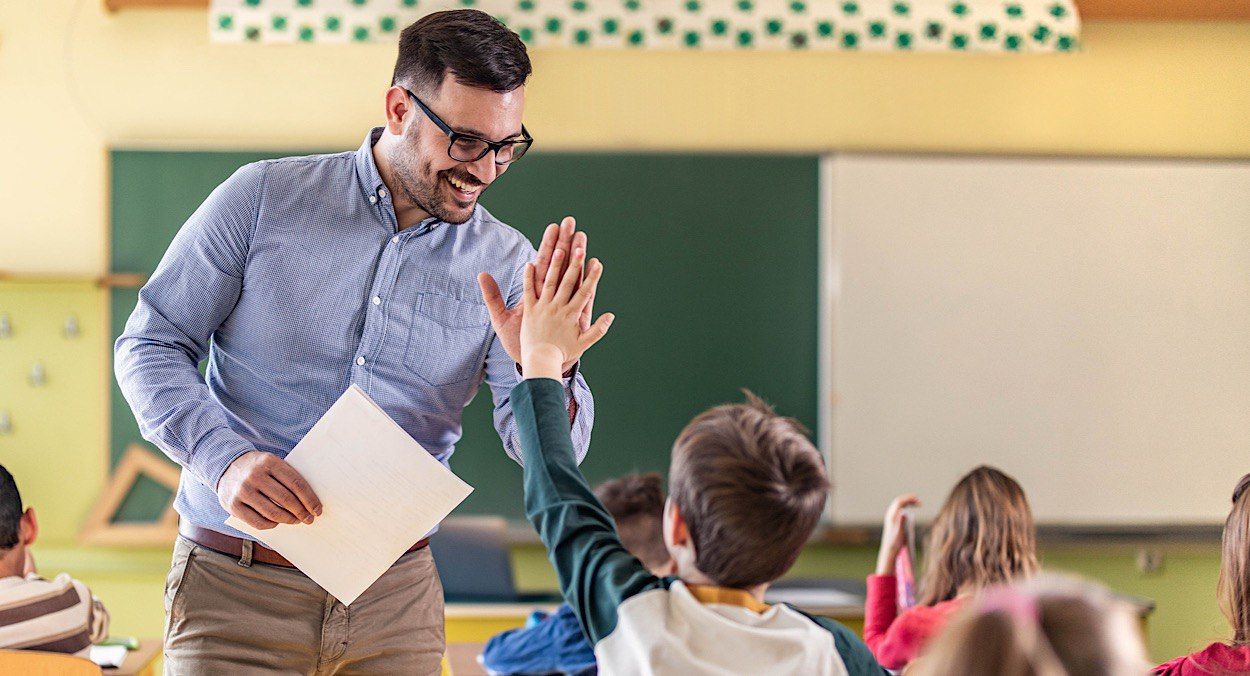 Учителя частных школ тоже могут получить отсрочку