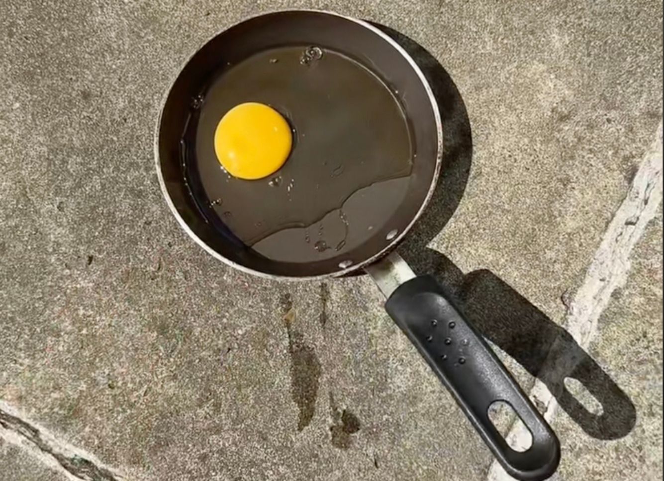 Чи можна посмажити яйце на асфальті - відео експерименту