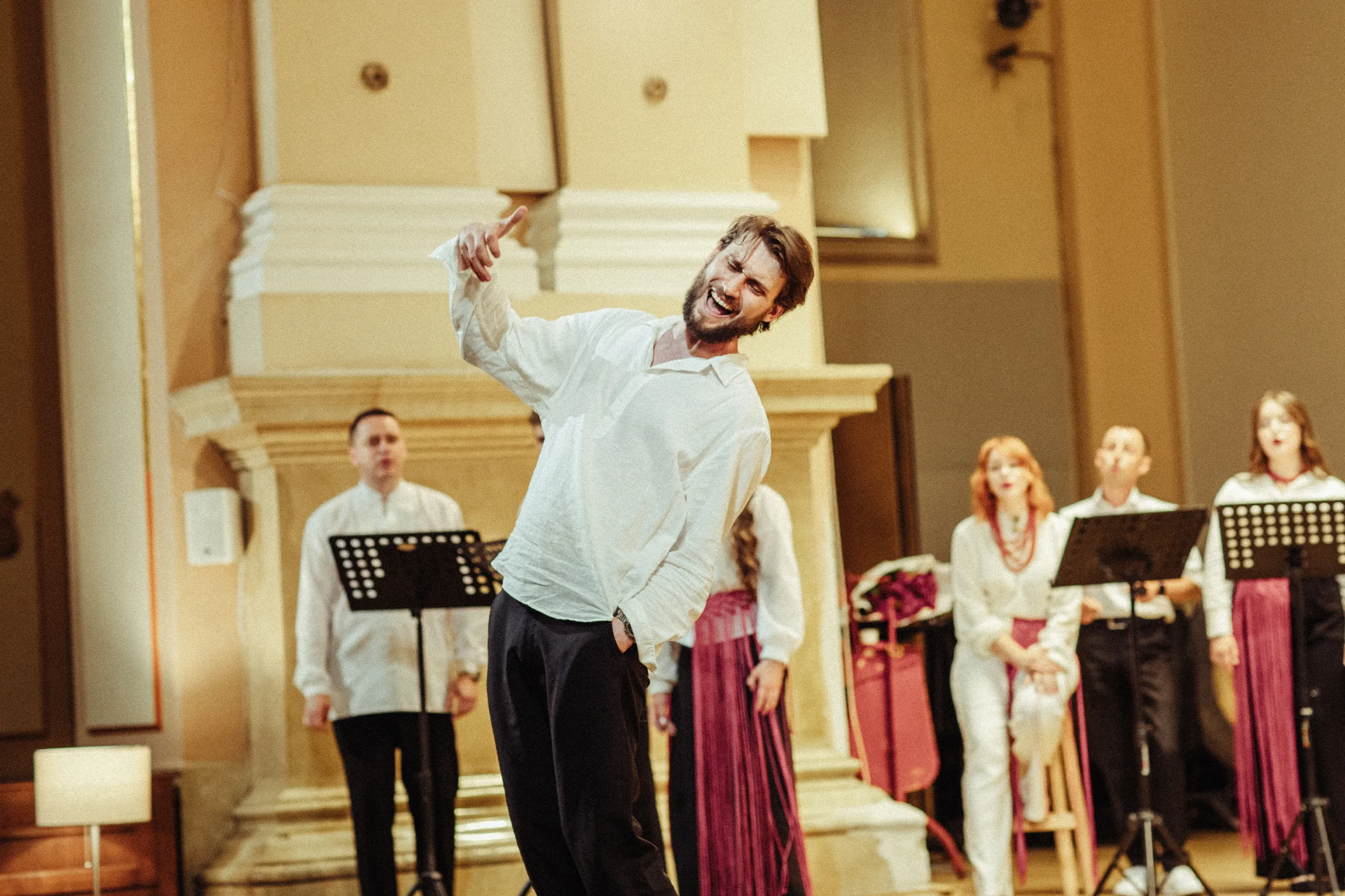 Вадим Яценко и хор Гомон в Органном зале, фото Оли Дмитрив Вадим Яценко и хор Гомон в Органном зале, фото Оли Дмитрив