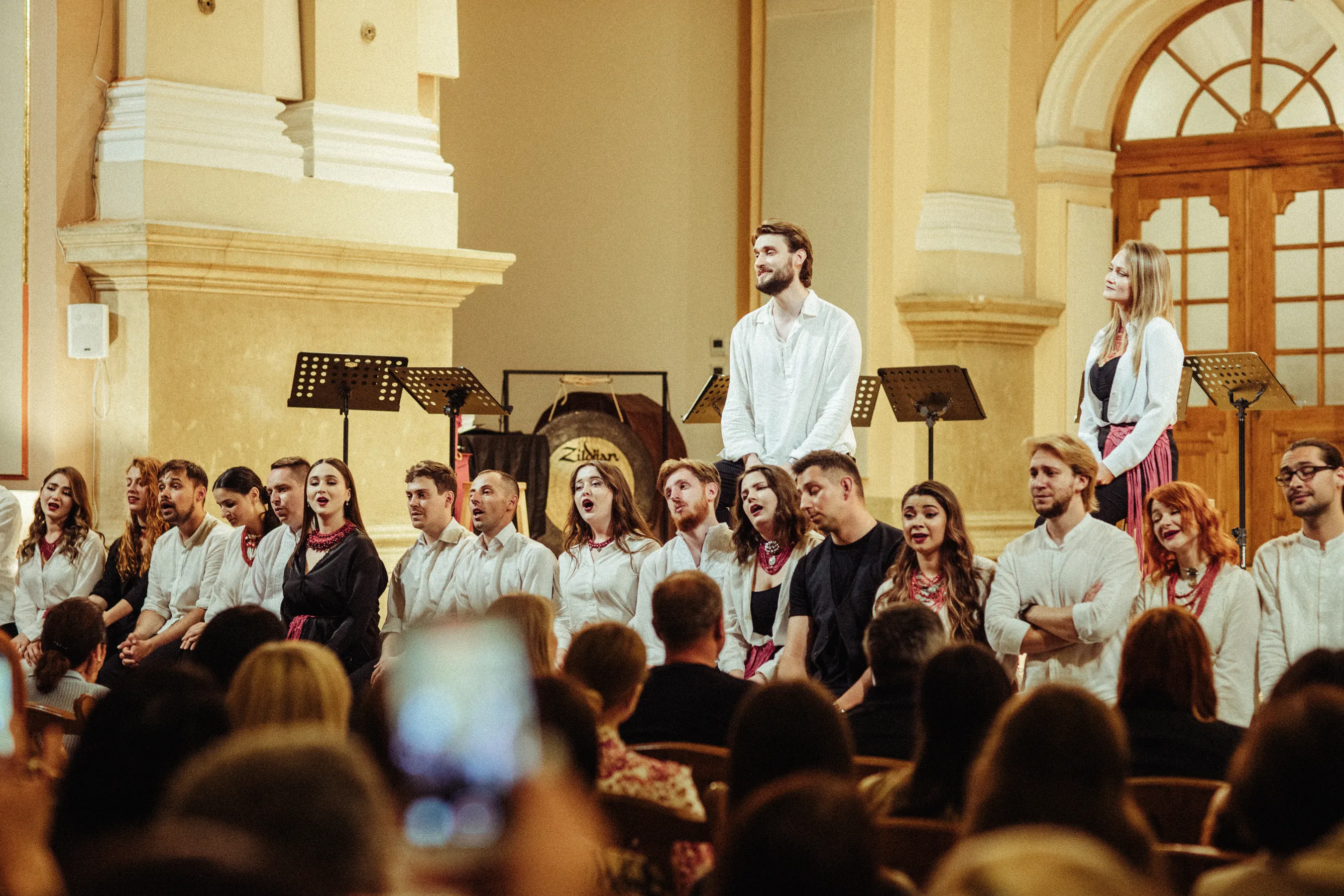 Вадим Яценко и хор Гомон в Органном зале, фото Оли Дмитрив Вадим Яценко и хор Гомон в Органном зале, фото Оли Дмитрив