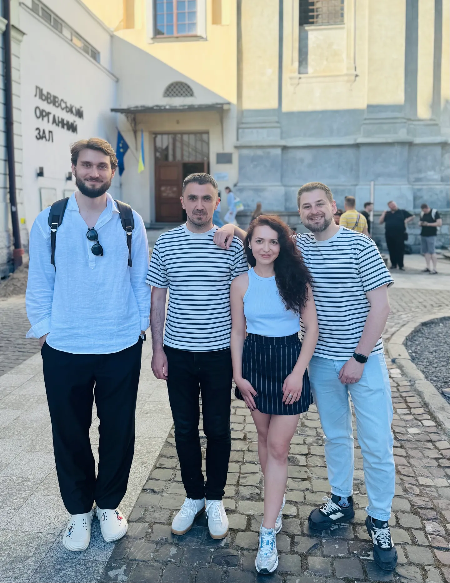 Вадим Яценко, Иван Остапович, Людмила Бурда, Тарас Демко возле Органного зала Вадим Яценко, Иван Остапович, Людмила Бурда, Тарас Демко возле Органного зала