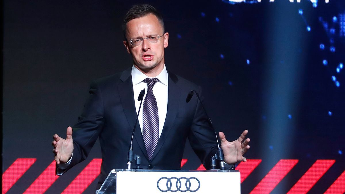 Трьом українським військовим заборонили в'їзд до Угорщини Трьом українським військовим заборонили в'їзд до Угорщини