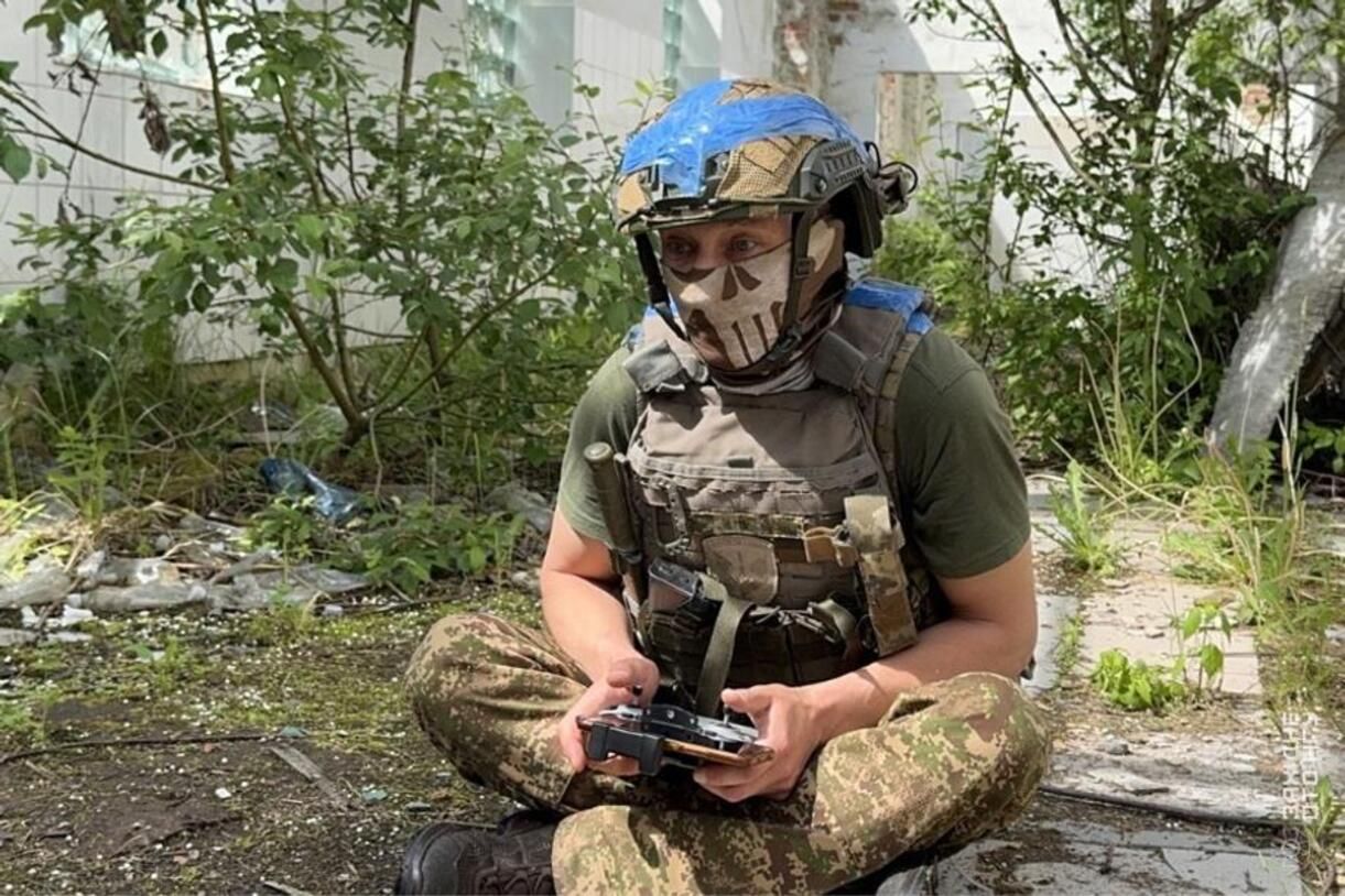 Украинский аэроразведчик Чеснок сорвал массированный штурм россиян Украинский аэроразведчик Чеснок сорвал массированный штурм россиян