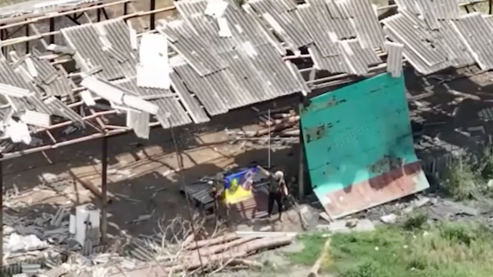 Українські воїни підняли українські прапори над Ялтою та Воскресенкою на Донеччині Українські воїни підняли українські прапори над Ялтою та Воскресенкою на Донеччині