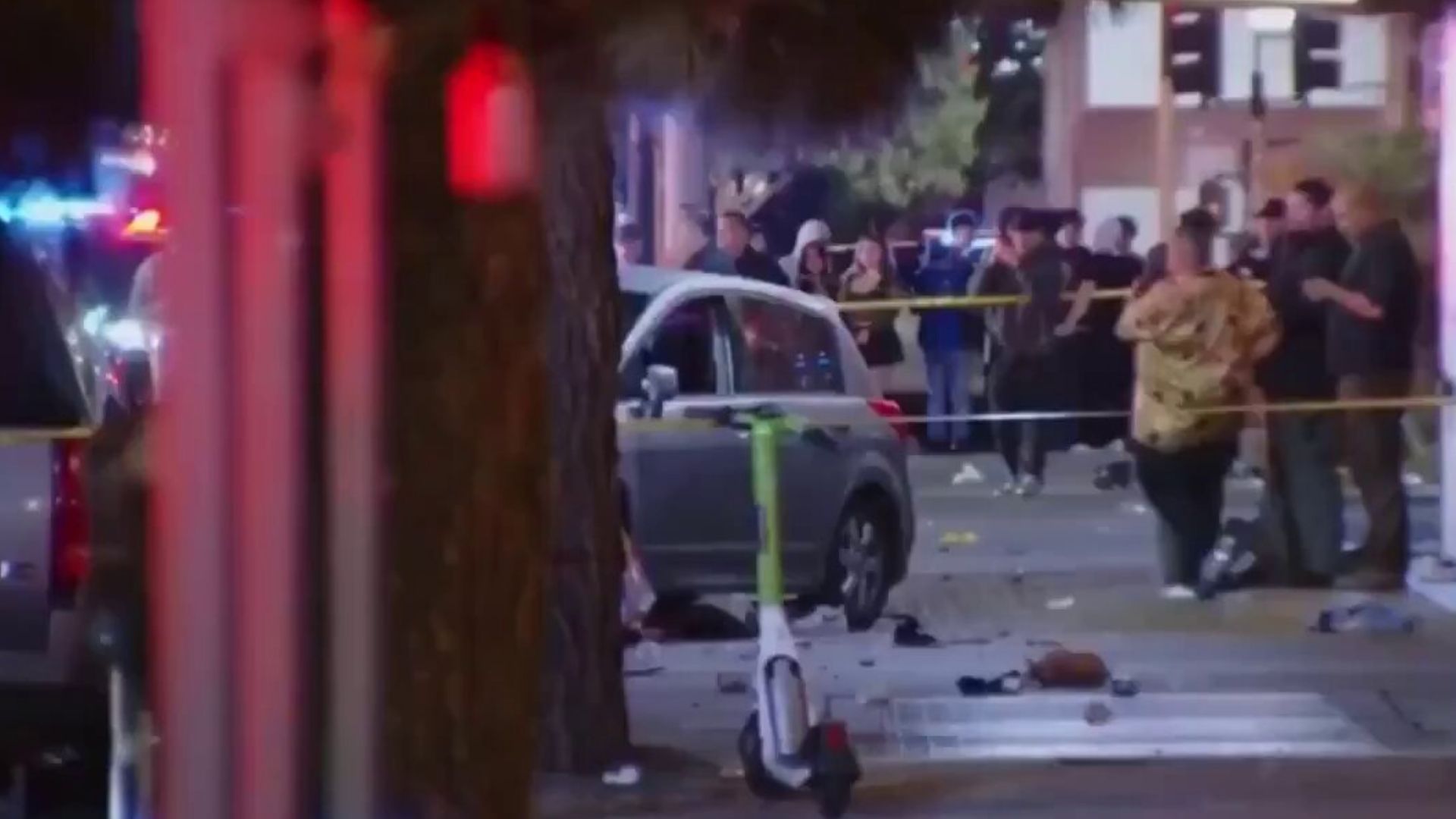 Авто в'їхало в натовп у Лос-Анджелесі Авто в'їхало в натовп у Лос-Анджелесі