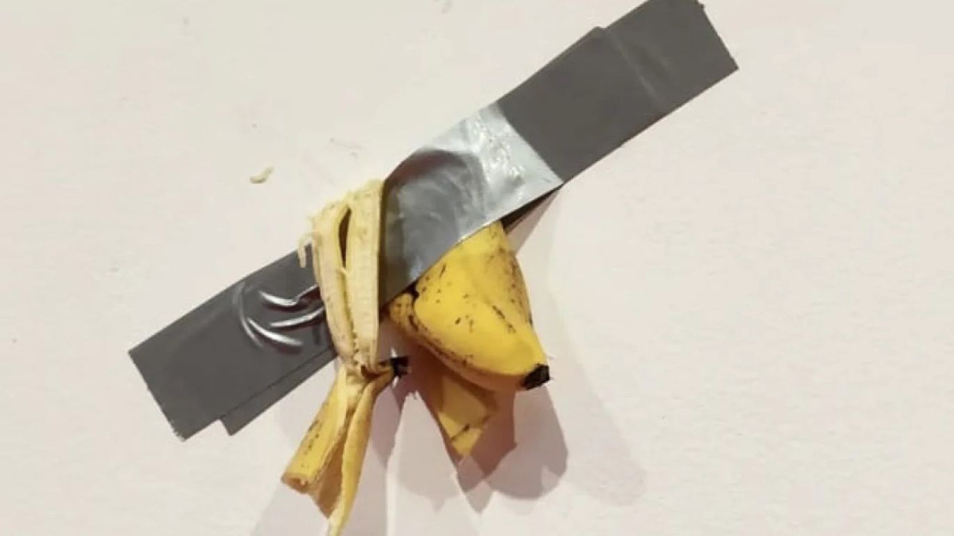 Посетительница музея уничтожила арт-объект Комедиант за 6,2 миллиона долларов