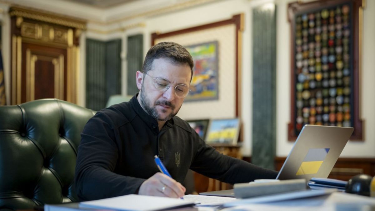 Зеленський ввів санкції проти Латиніної та Королевської Зеленський ввів санкції проти Латиніної та Королевської