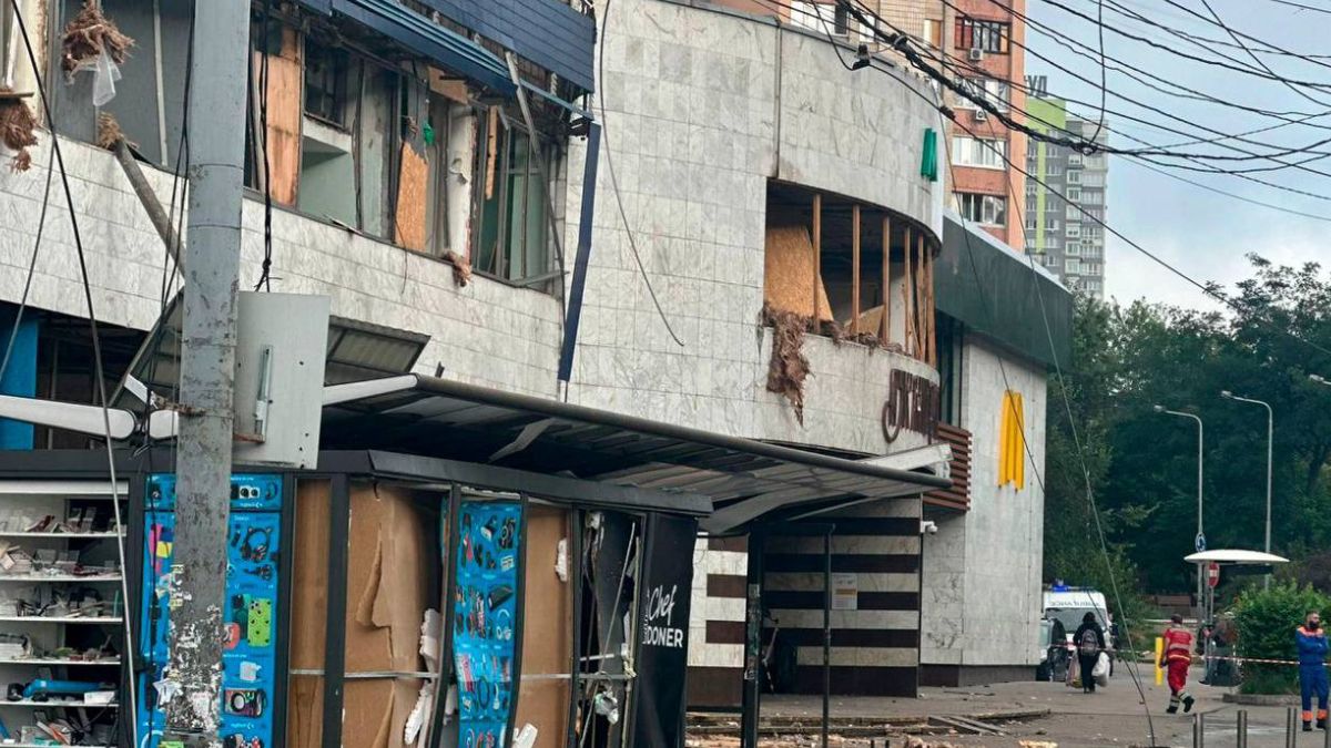 В результате атаки на Киев повреждена станция метро Лукьяновская В результате атаки на Киев повреждена станция метро Лукьяновская