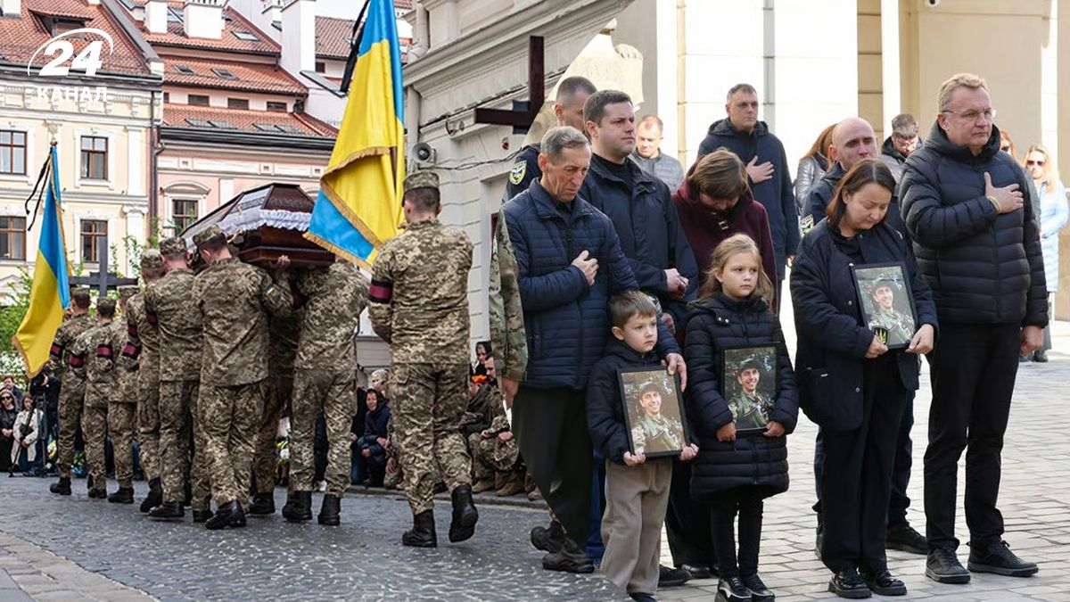 Похороны Героев во Львове – Садовый рассказал о самой тяжелой обязанности мэра - 24 Канал Похороны Героев во Львове – Садовый рассказал о самой тяжелой обязанности мэра - 24 Канал