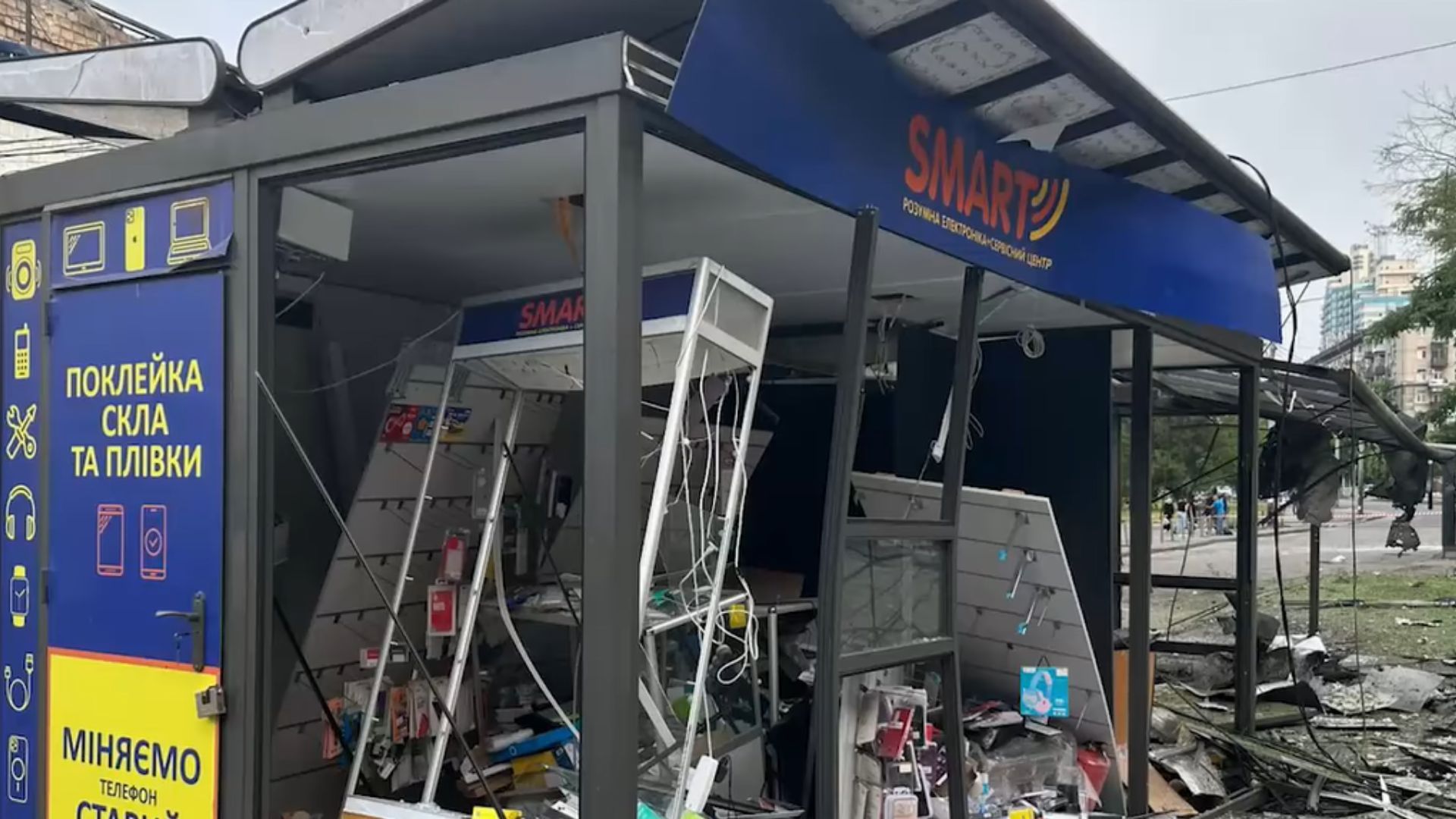 Разрушенный магазин в Киеве