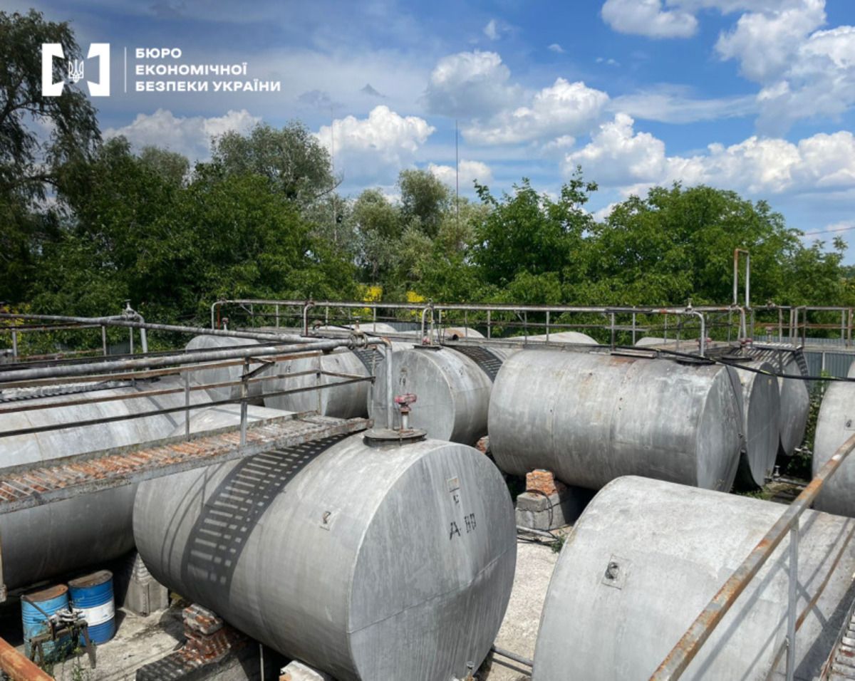 На Киевщине разоблачили нелегальную нефтебазу и АЗС На Киевщине разоблачили нелегальную нефтебазу и АЗС