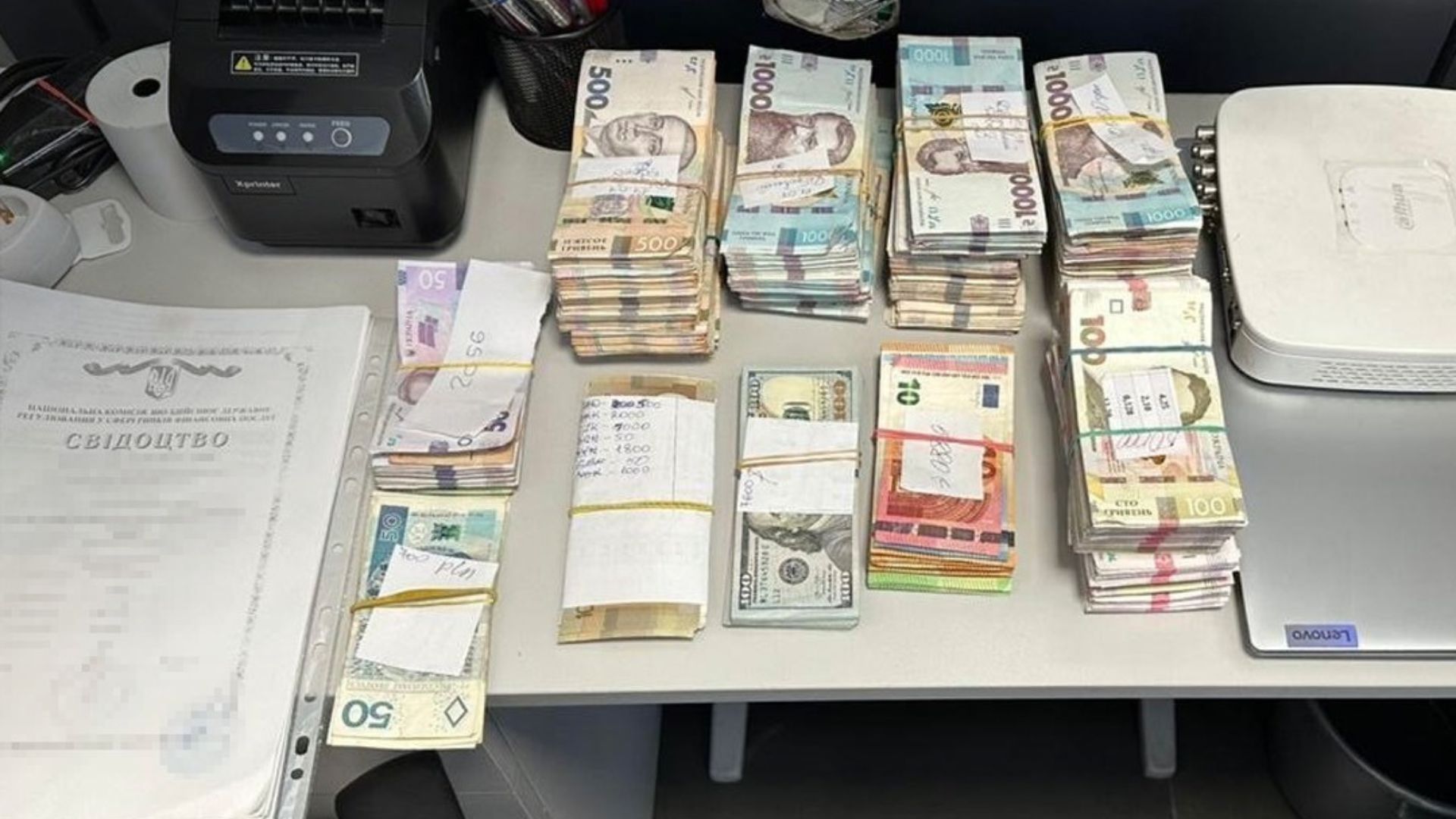 Незаконная продажа долларов Незаконная продажа долларов