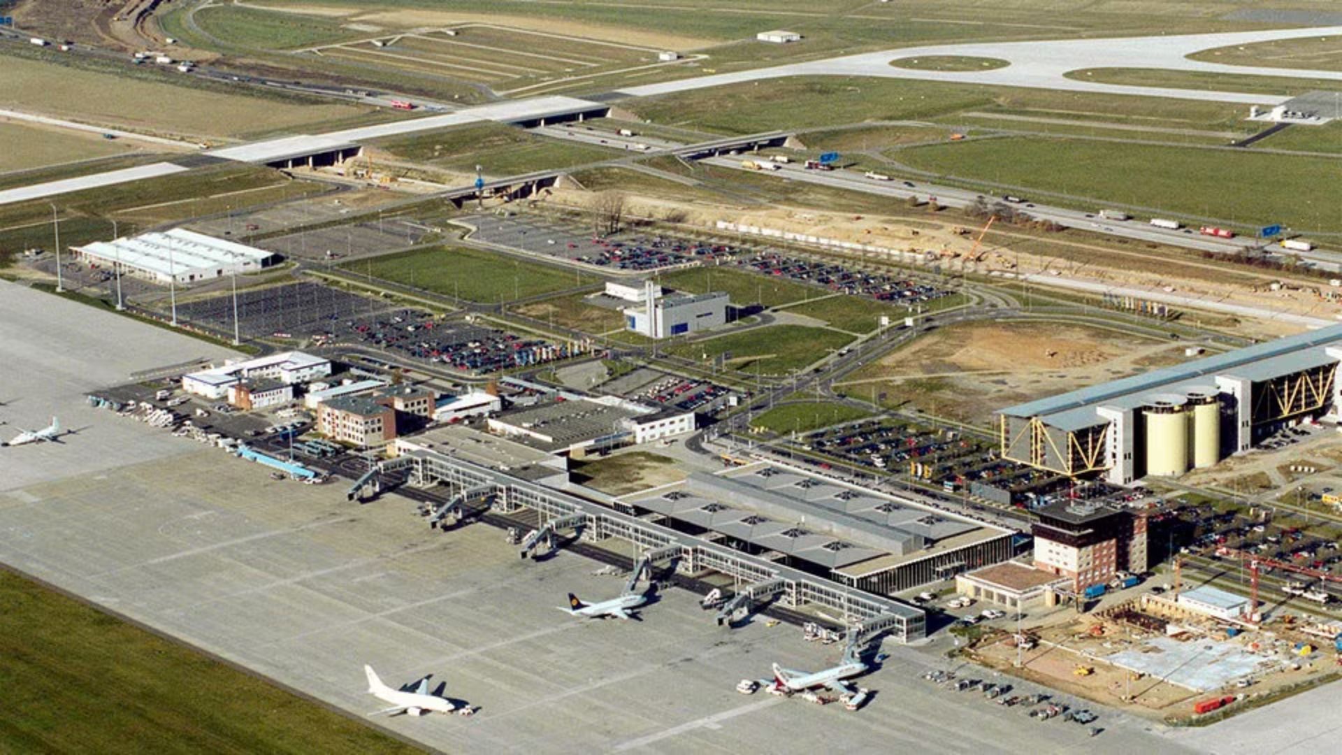 Літак ВПС Німеччини здійнив аварійну посадку у аеропорту Лейпцига Літак ВПС Німеччини здійнив аварійну посадку у аеропорту Лейпцига