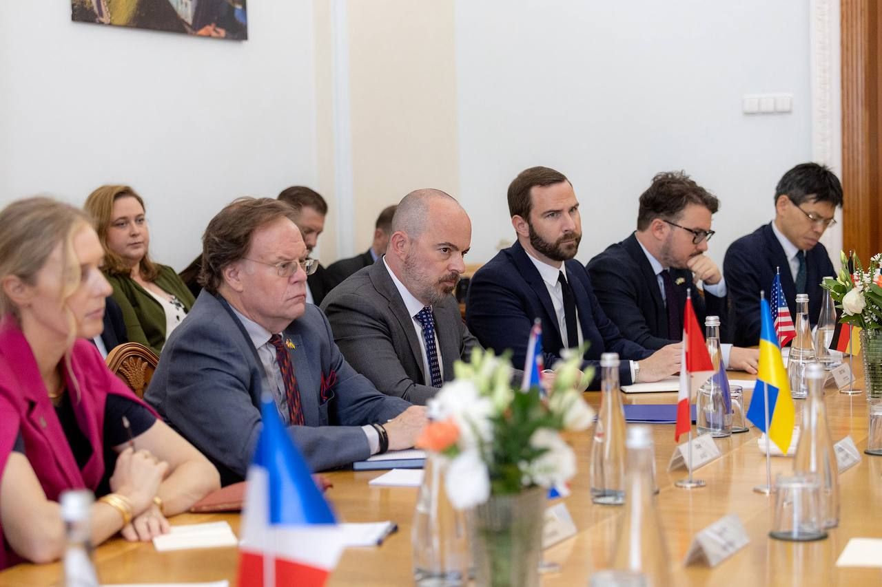 Кравченко, Малюк и Сухачев встретились с послами G7