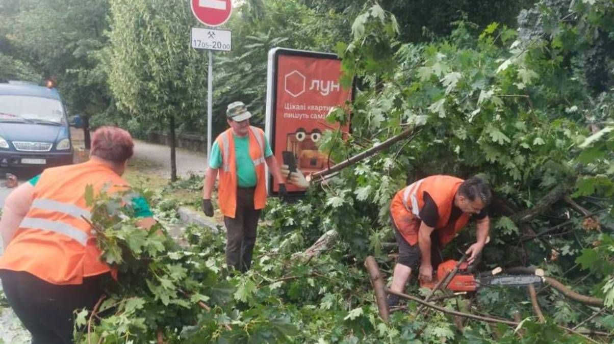Последствия непогоды в Киеве 22 июля Последствия непогоды в Киеве 22 июля
