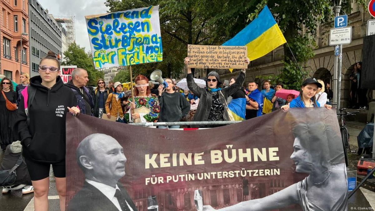 Протест проти виступу Нетребко Протест проти виступу Нетребко