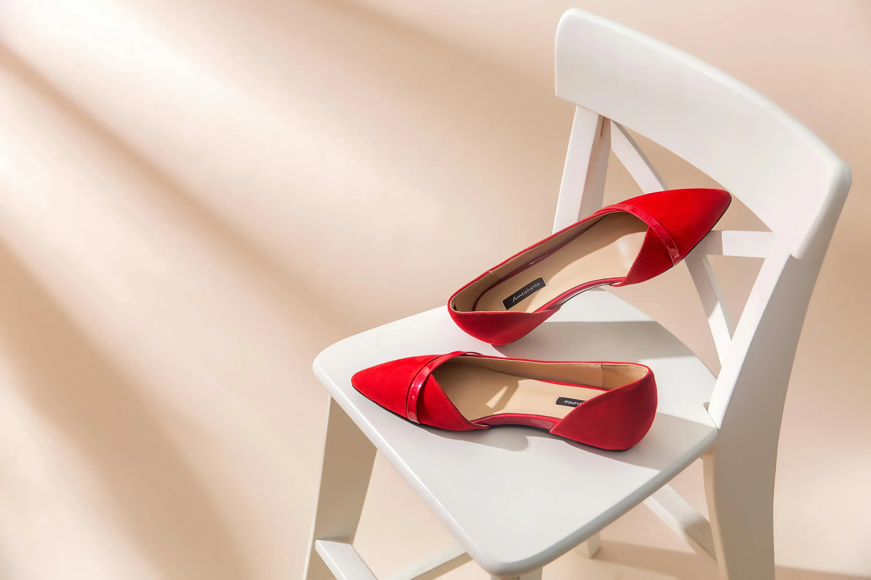 Разносить обувь можно в домашних условиях