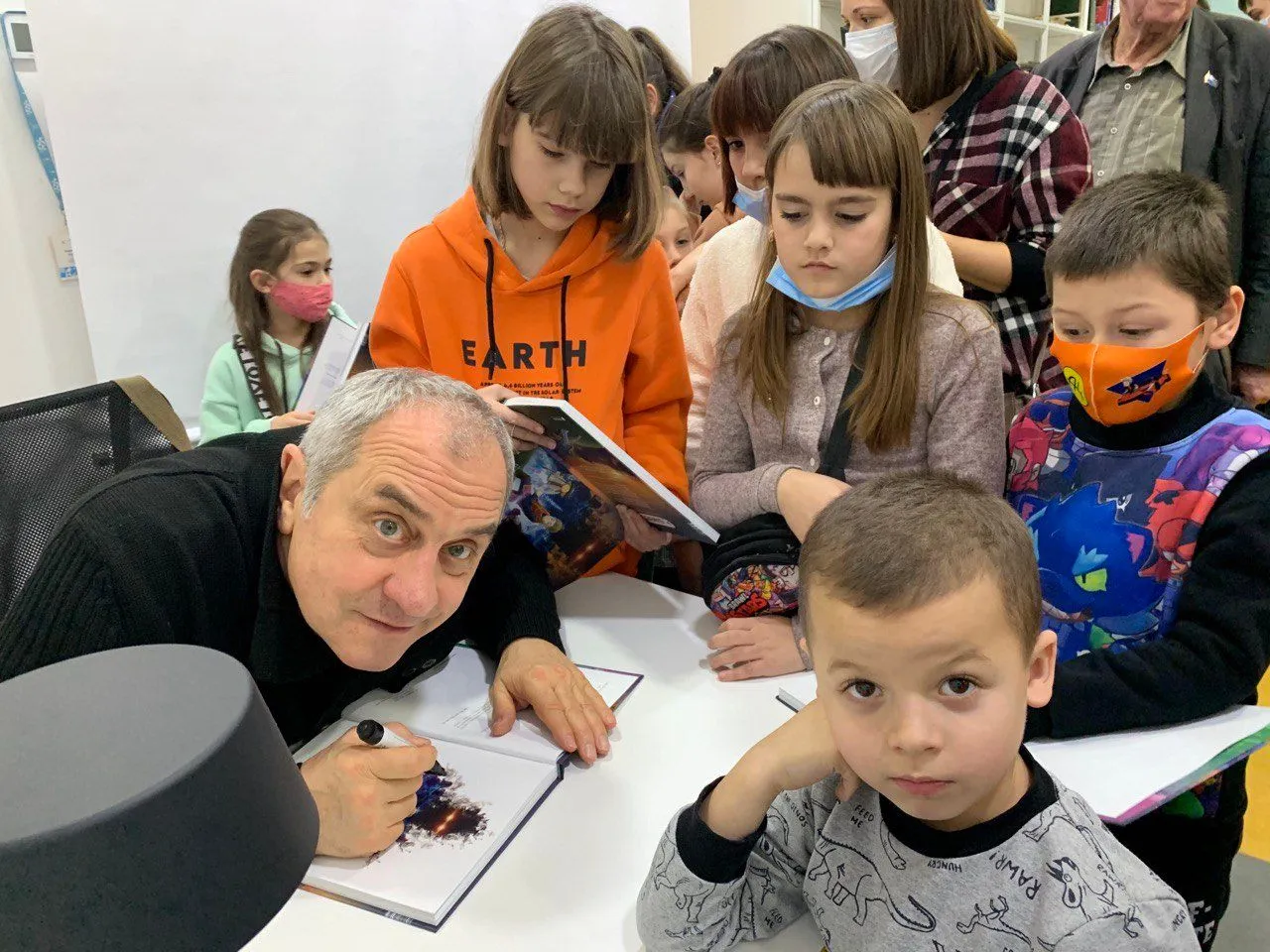 Віктор Андрієнко на зустрічі з дітьми Віктор Андрієнко на зустрічі з дітьми