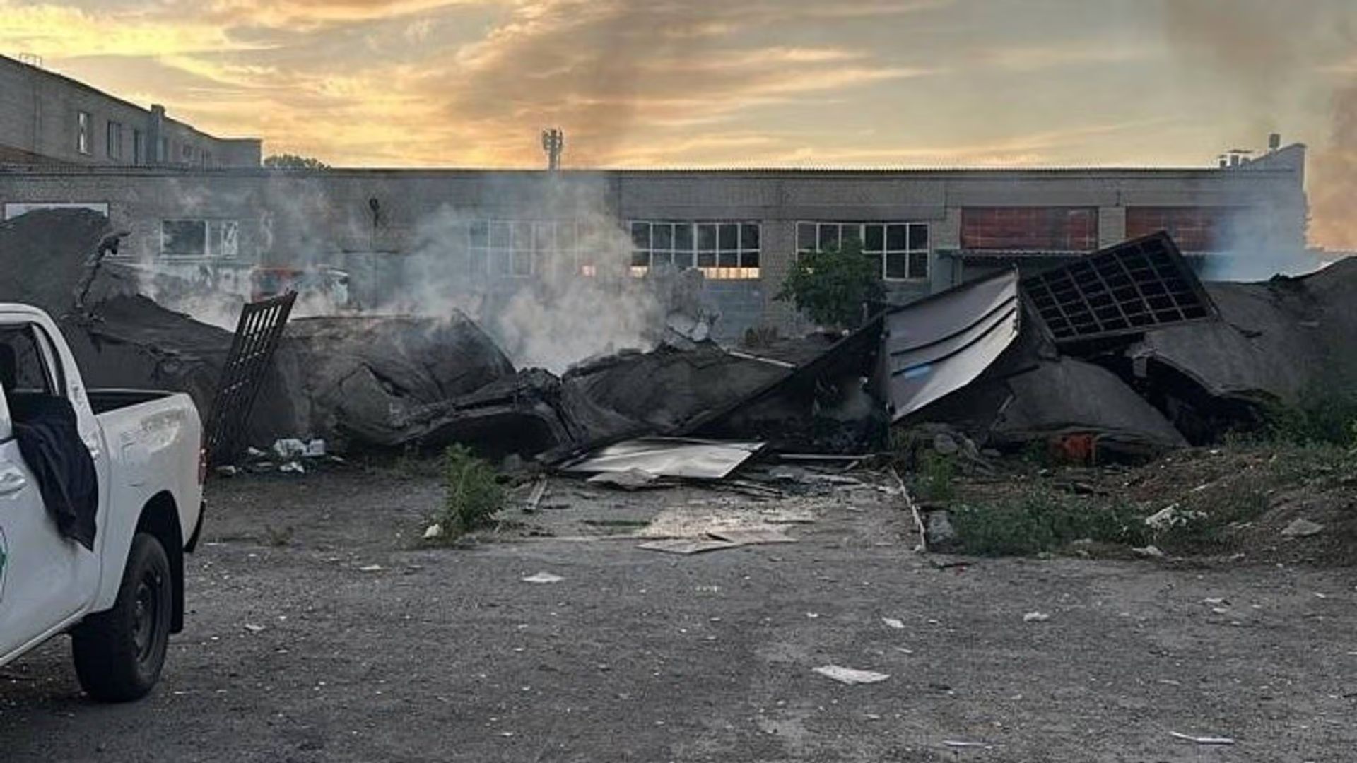 Поврежденный склад в Николаеве