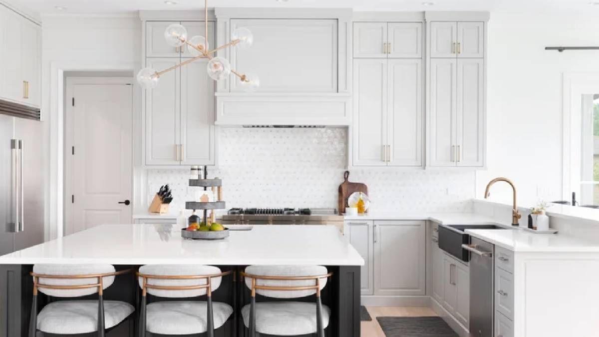 Дизайнеры назвали модную люстру, которая отжила свое Дизайнеры назвали модную люстру, которая отжила свое